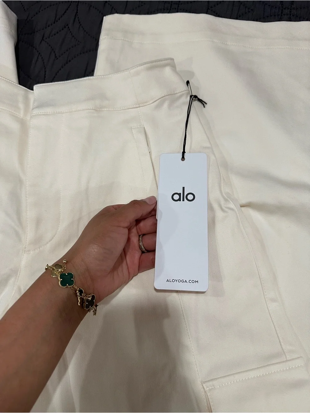 ALO Yoga Wide-Leg Cargo Pants in Cream